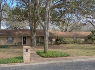 537 Arlington St, Seguin, TX 78155