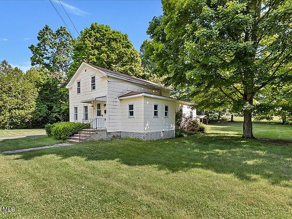 4th image of 60 Maple Avenue