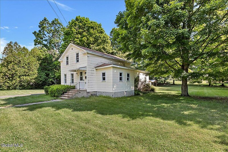 4th image of 60 Maple Avenue