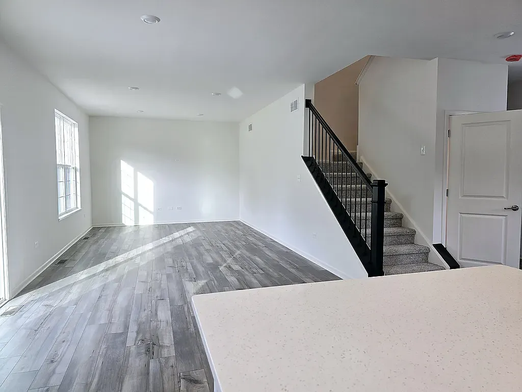 1811 E 111th Pl — Photo 4