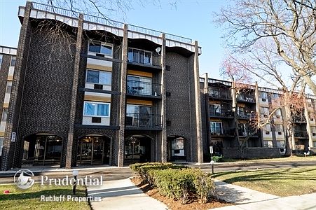 1st image of 6800 N California Ave APT 4T