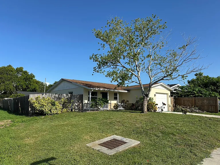6800 59th Ln N — Photo 2
