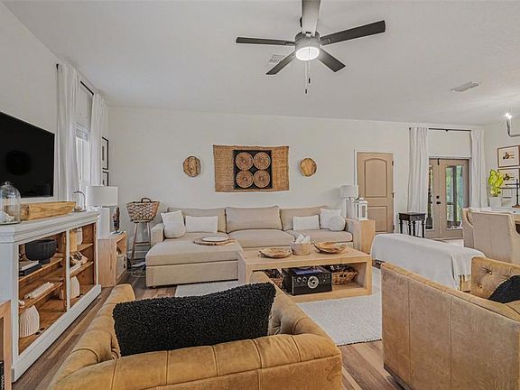 4th image of 2740 Iris Rd