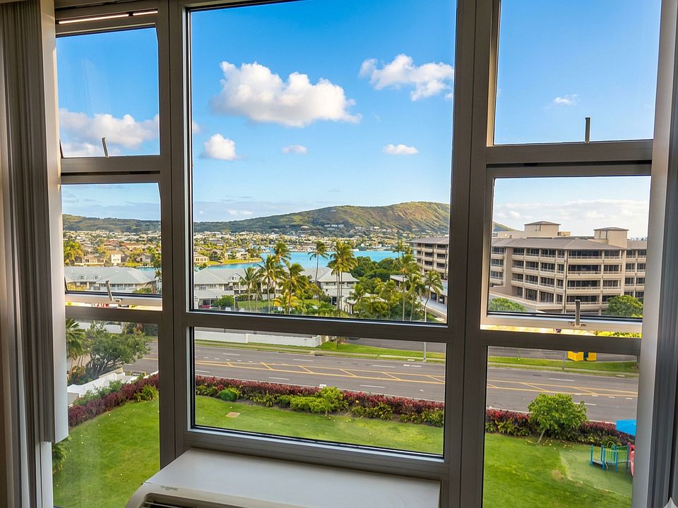 Koko Marina and Koko Head Crater views from your 7th floor unit