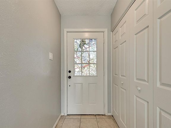5th image of 718 Holliday Ln