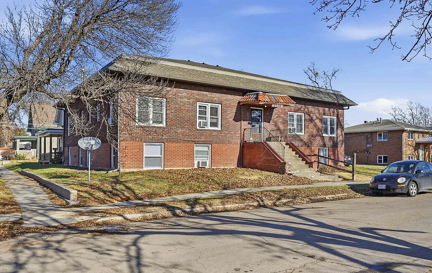 2 bed, 1.0 bath, 877 sqft, $795 — Photo 2