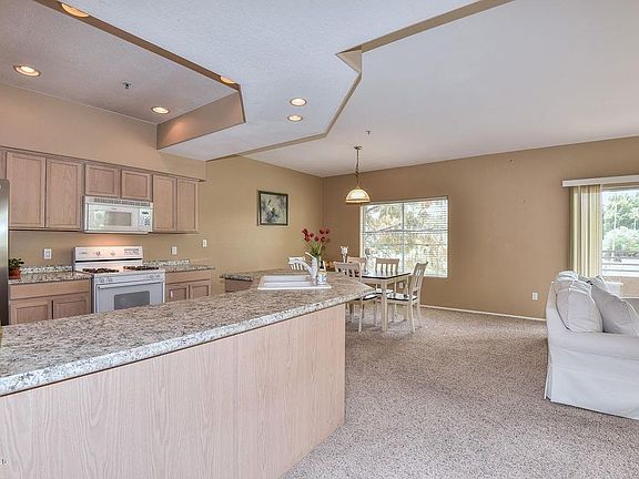 3rd image of 7401 W Arrowhead Clubhouse Dr Unit 2032