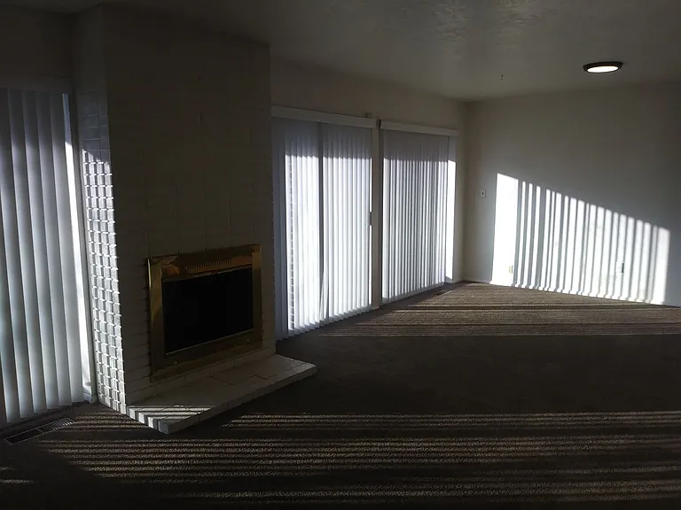 2734 N Edgewood Dr — Photo 5