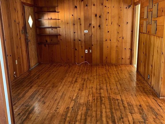5th image of 2214 Hyde Park St