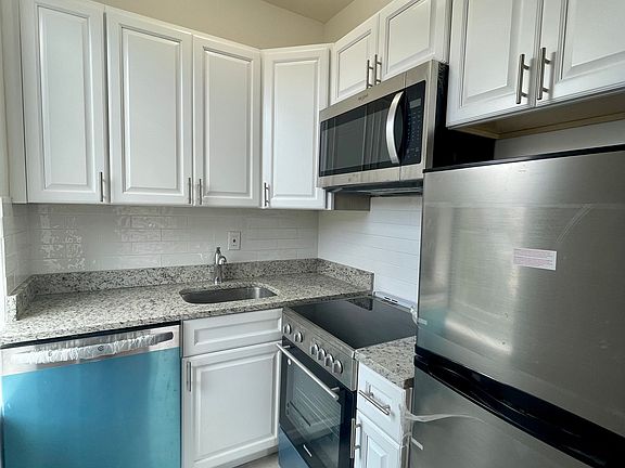 3rd image of 402 E 115th St #6E