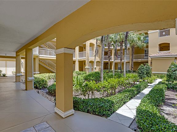 3rd image of 5045 Fairways Cir APT D306