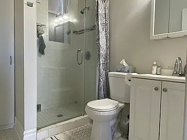 4th image of 925 N Ashland Ave APT 3R