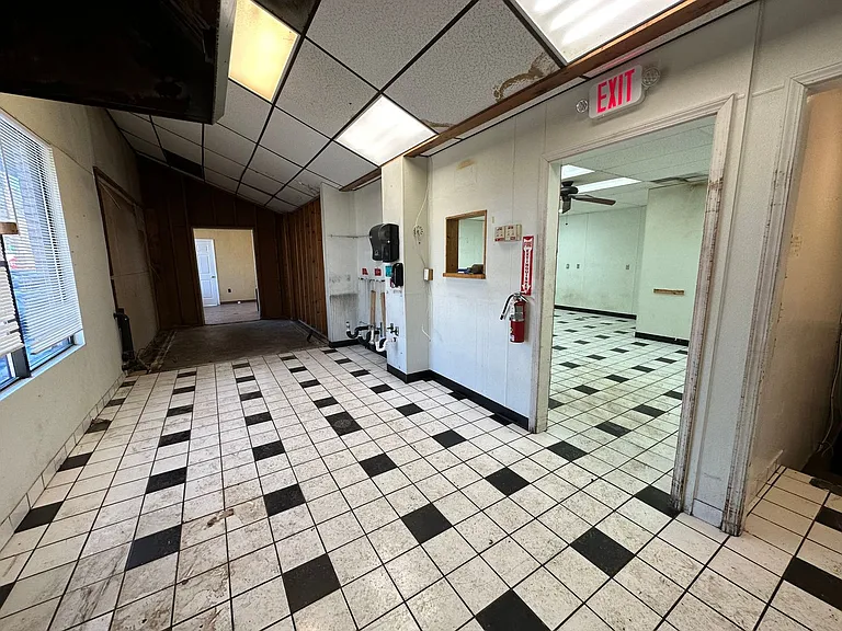 Market Village Apartments - In the Heart of White Oak — Photo 18