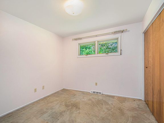 5th image of 715 Bryant St