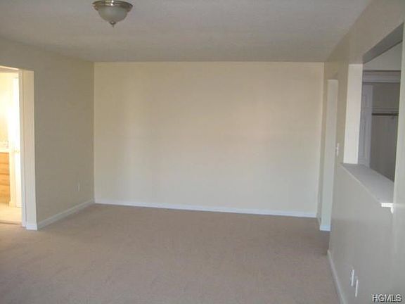 3rd image of 221 Country Club Ln