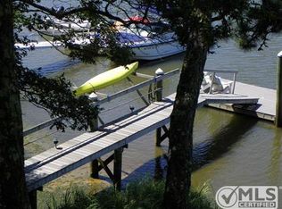 22 Little Neck Ln, Mashpee, MA 02649