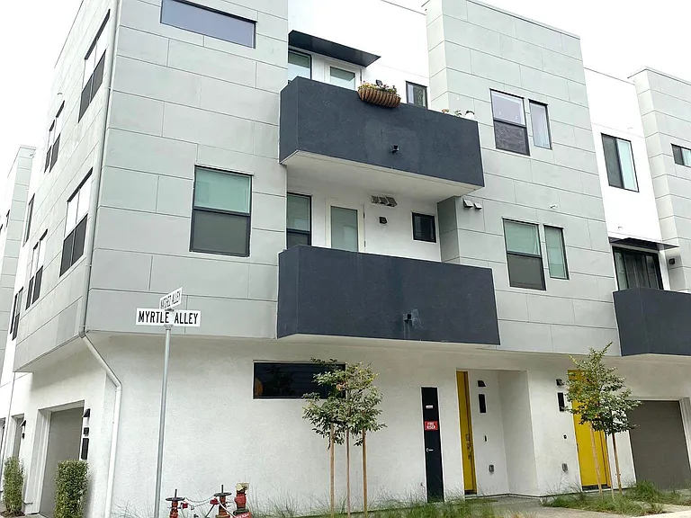 1444 Myrtle Aly — Photo 3
