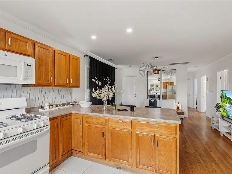 22 Chappelle St #3 — Photo 30