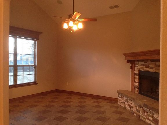 5th image of 102 N Avenue T