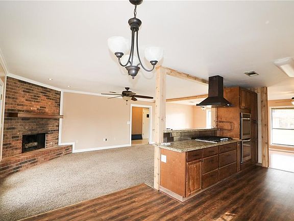 3rd image of 704 Janice Dr