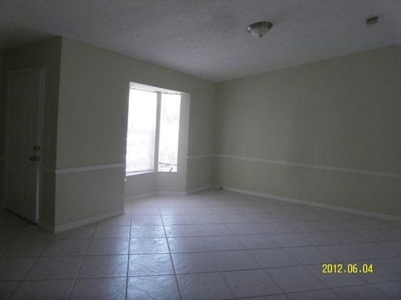 2nd image of 114 SW Dalva Ave