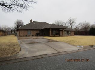3509 Chickadee Ln, Enid, OK 73703