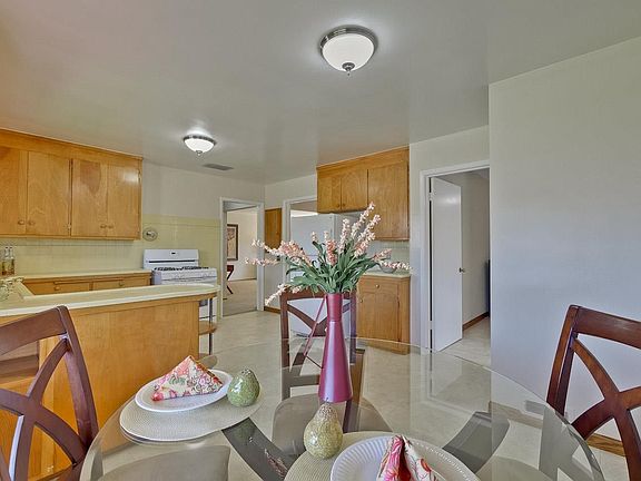 5th image of 36 Oakmore Dr