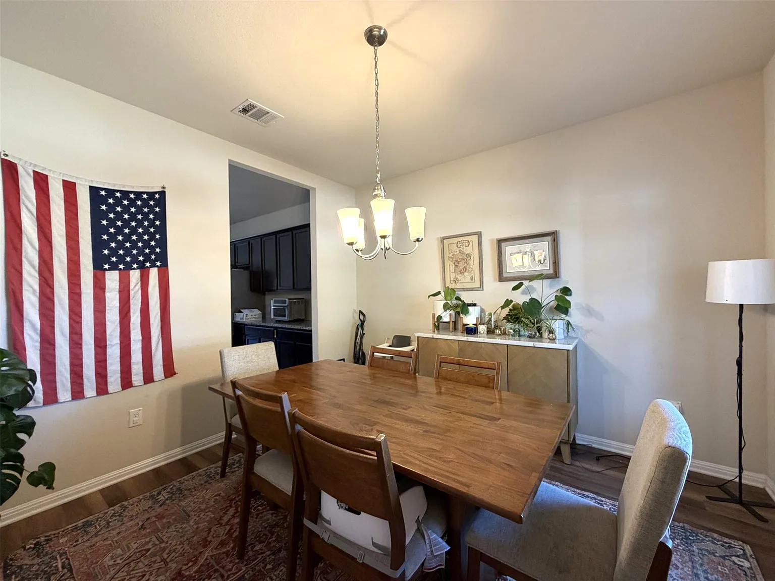 4 bed, 2.5 bath, 2291 sqft, $2,295 — Photo 4