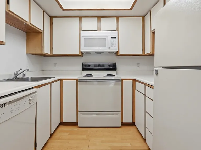 1408 NE 72nd St #2 — Photo 3