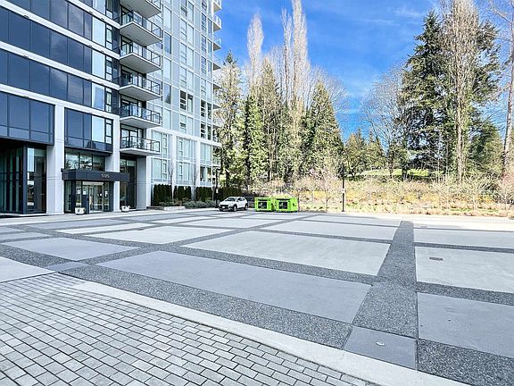 4th image of 595 Austin Ave #703