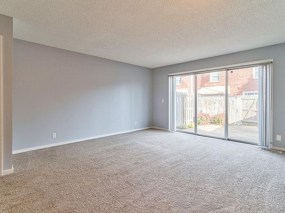 5th image of 122 Hampton Dr