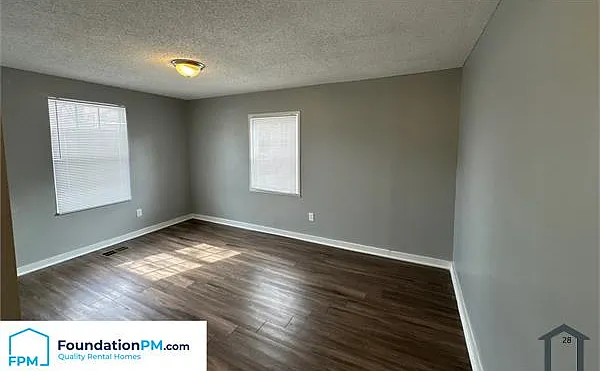 1392 Kyle St — Photo 12