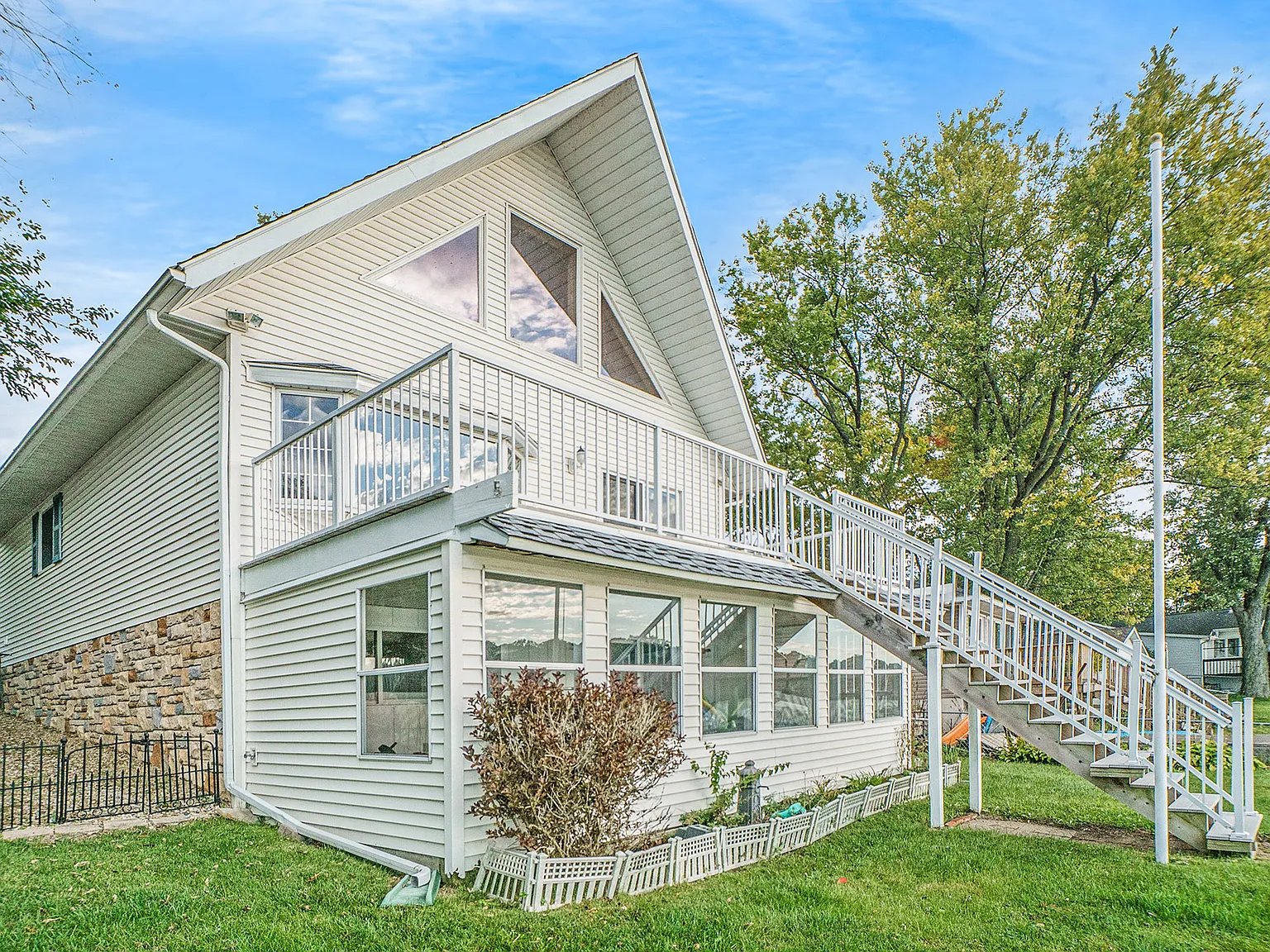 1 bed, 1.5 bath, 1296 sqft, $1,300 — Photo 4