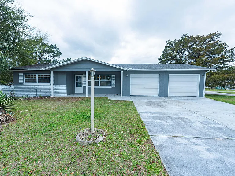 38 Regina Blvd — Photo 1