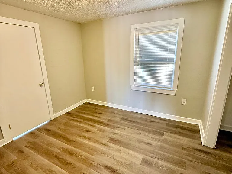 2619 E Willamette Avenue — Photo 10