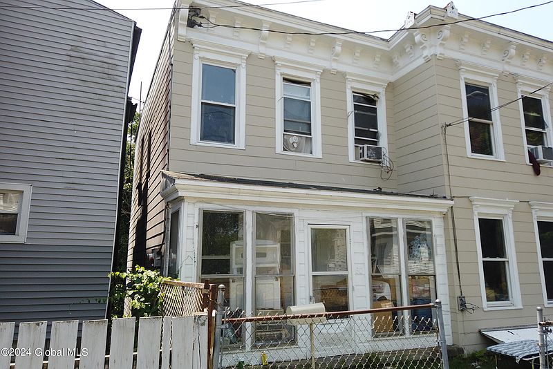 4th image of 60 Thompson Street