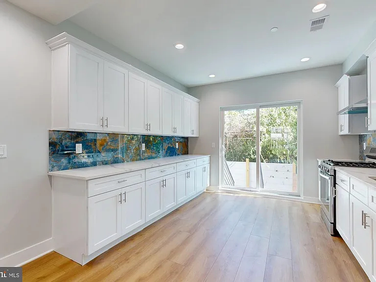 511 N Paxon St — Photo 6