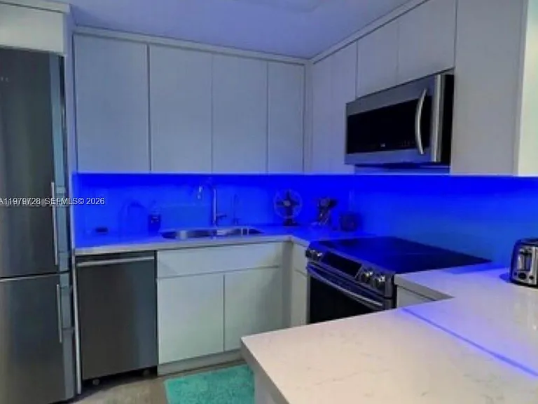 2457 Collins Ave #1605 — Photo 10
