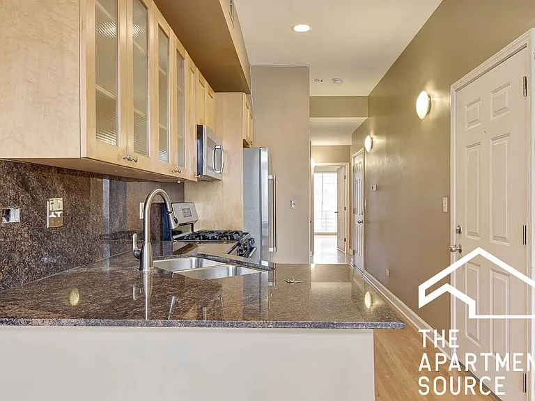 1627 W Grand Ave #1 — Photo 2