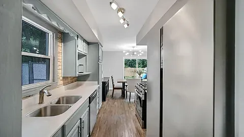 8726 Lakewood Ave — Photo 11