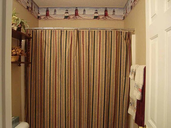 Full guest bath