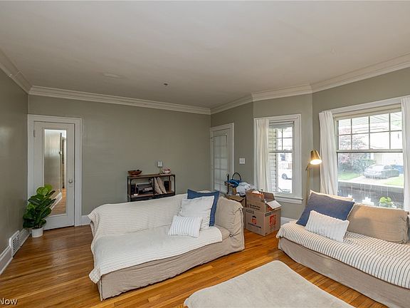 4th image of 14708 Leonard Ave