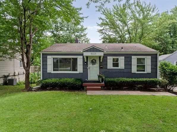 8325 Locust St, Kansas City, MO 64131