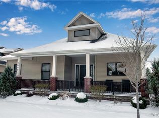 2600 Farrier Ln, East Aurora, NY 14052