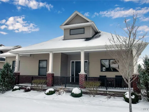 2600 Farrier Ln, East Aurora, NY 14052