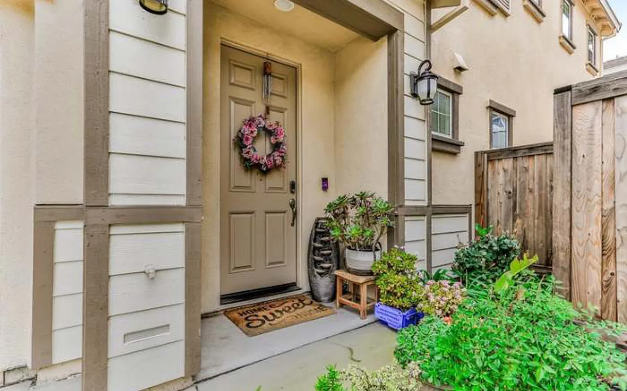 4 bed, 2037 sqft, $3,700 — Photo 3
