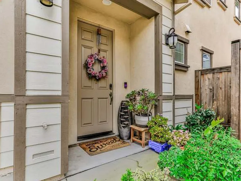 11 Belle Harbor Cir — Photo 3