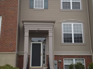 81 Village Station Ln, Grayslake, IL 60030
