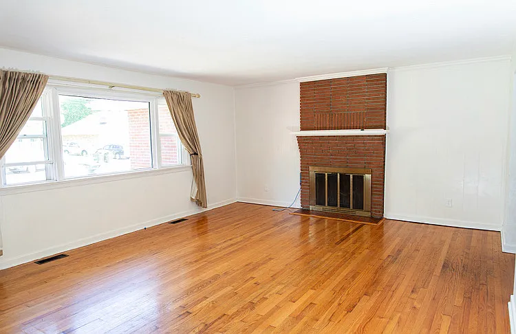 323 Shoreline Dr — Photo 3