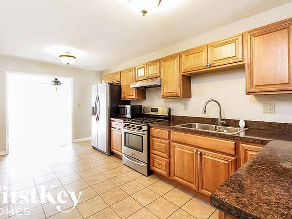 5th image of 1409 Crestwood Dr